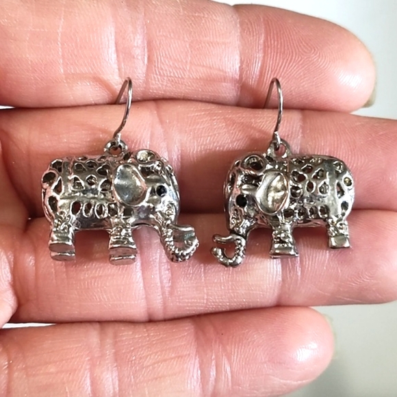 VINTAGE FILIGREE SILVER-TONE ELEPHANT DROP DANGLE HOOK 1" EARRINGS - Picture 2 of 9
